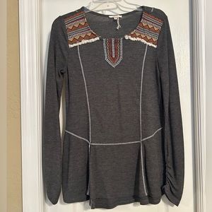 MYSTREE long sleeved top size small EUC